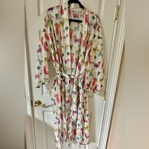 Lightweight robe with llama pattern